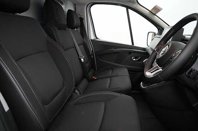 Nissan Primastar 2.0 dCi 150 Tekna Auto L1H1 3.0T Panel Van with Sat Nav and Air Con