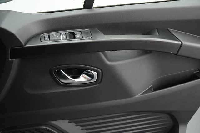 Nissan Primastar 2.0 dCi 150 Tekna Auto L1H1 3.0T Panel Van with Sat Nav and Air Con