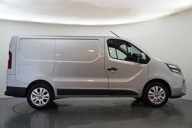 Nissan Primastar 2.0 dCi 150 Tekna Auto L1H1 3.0T Panel Van with Sat Nav and Air Con