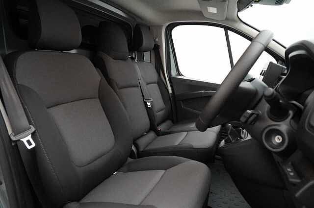 Nissan Primastar 2.0 dCi 130 Acenta L1 H1 3.0T Panel Van + Offside Door Pack