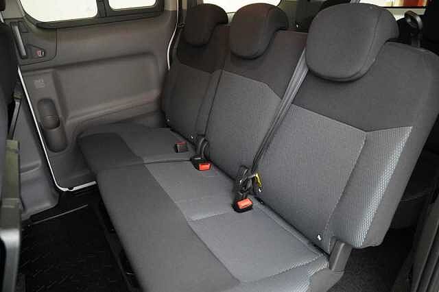 Nissan e-NV200 Combi 40KW Evalia Auto with 7 Seats and Sat Nav + Heat Pack Upgrade