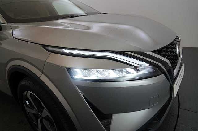 Nissan Qashqai 1.3 DIG-T MH 158 N-Connecta X-Tronic Auto with Glass Roof Pack Upgrade