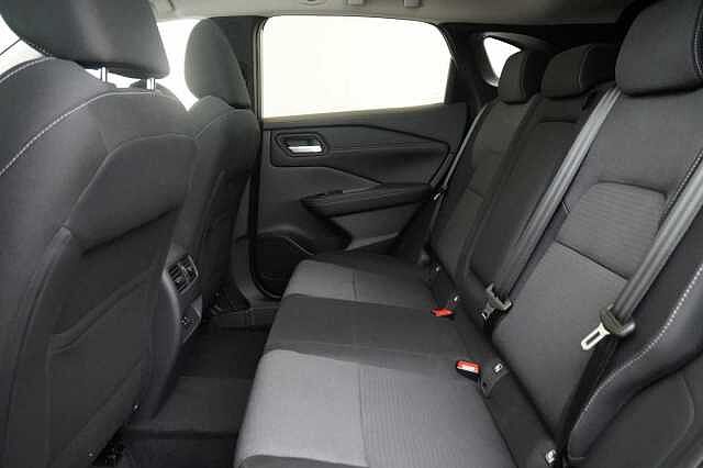 Nissan Qashqai 1.3 DIG-T MH 158 N-Connecta X-Tronic Auto with Glass Roof Pack Upgrade