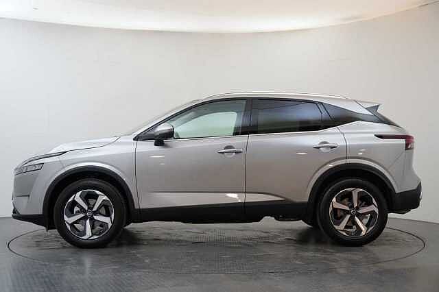 Nissan Qashqai 1.3 DIG-T MH 158 N-Connecta X-Tronic Auto with Glass Roof Pack Upgrade