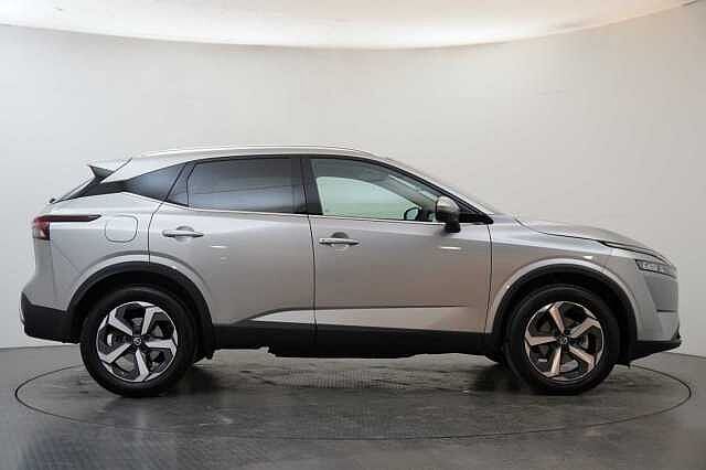 Nissan Qashqai 1.3 DIG-T MH 158 N-Connecta X-Tronic Auto with Glass Roof Pack Upgrade