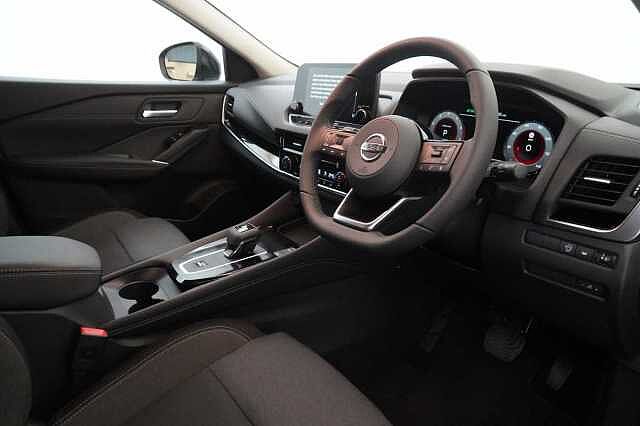 Nissan Qashqai 1.3 DIG-T MH 158 N-Connecta X-Tronic Auto with Glass Roof Pack Upgrade