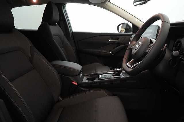 Nissan Qashqai 1.3 DIG-T MH 158 N-Connecta X-Tronic Auto with Glass Roof Pack Upgrade
