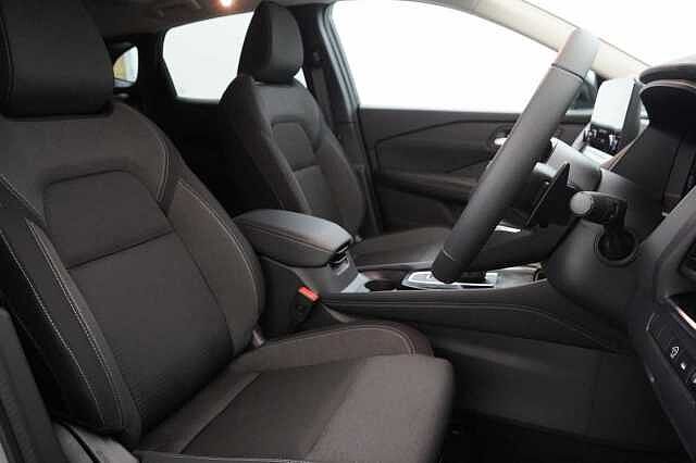 Nissan Qashqai 1.3 DIG-T MH 158 N-Connecta X-Tronic Auto with Glass Roof Pack Upgrade