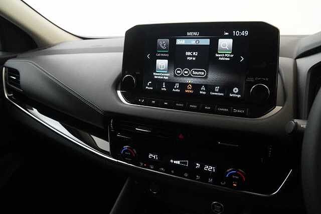 Nissan Qashqai 1.3 DIG-T MH 158 N-Connecta X-Tronic Auto with Glass Roof Pack Upgrade