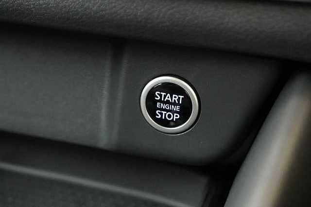 Nissan Qashqai 1.3 DIG-T MH 158 N-Connecta X-Tronic Auto with Glass Roof Pack Upgrade