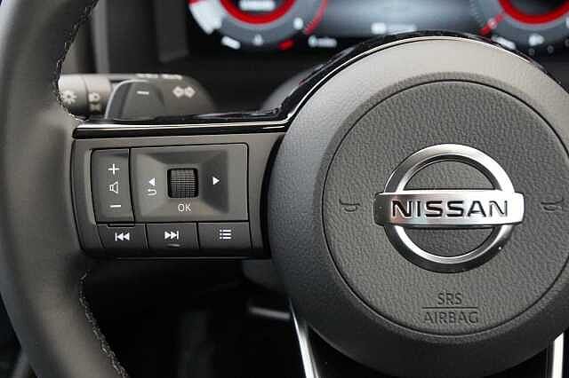 Nissan Qashqai 1.3 DIG-T MH 158 N-Connecta X-Tronic Auto with Glass Roof Pack Upgrade