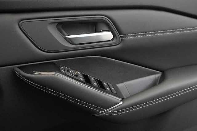 Nissan Qashqai 1.3 DIG-T MH 158 N-Connecta X-Tronic Auto with Glass Roof Pack Upgrade