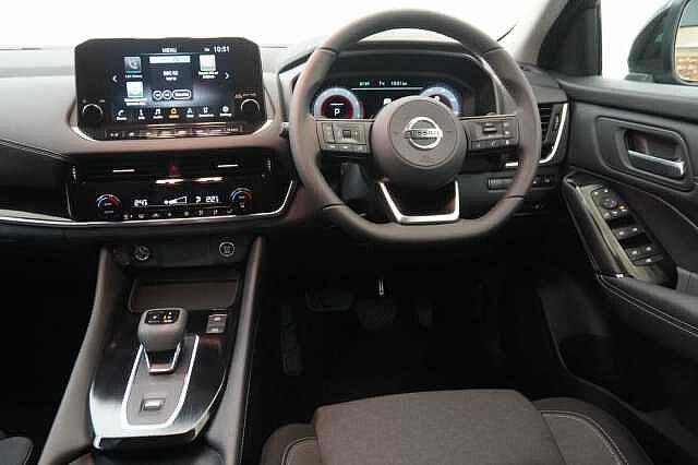 Nissan Qashqai 1.3 DIG-T MH 158 N-Connecta X-Tronic Auto with Glass Roof Pack Upgrade