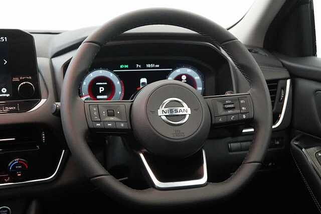 Nissan Qashqai 1.3 DIG-T MH 158 N-Connecta X-Tronic Auto with Glass Roof Pack Upgrade