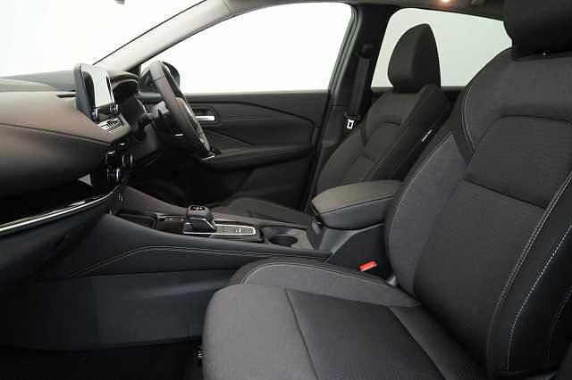Nissan Qashqai 1.3 DIG-T MH 158 N-Connecta X-Tronic Auto with Glass Roof Pack Upgrade