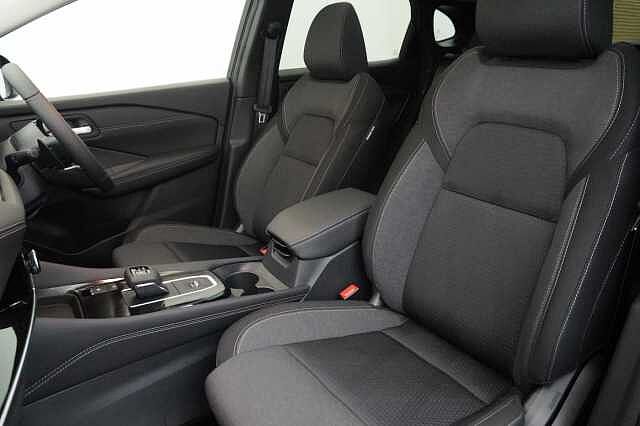Nissan Qashqai 1.3 DIG-T MH 158 N-Connecta X-Tronic Auto with Glass Roof Pack Upgrade