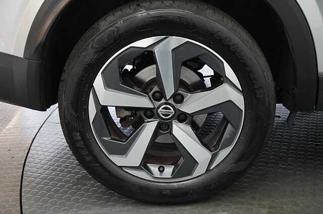 Nissan Qashqai 1.3 DIG-T MH 158 N-Connecta X-Tronic Auto with Glass Roof Pack Upgrade
