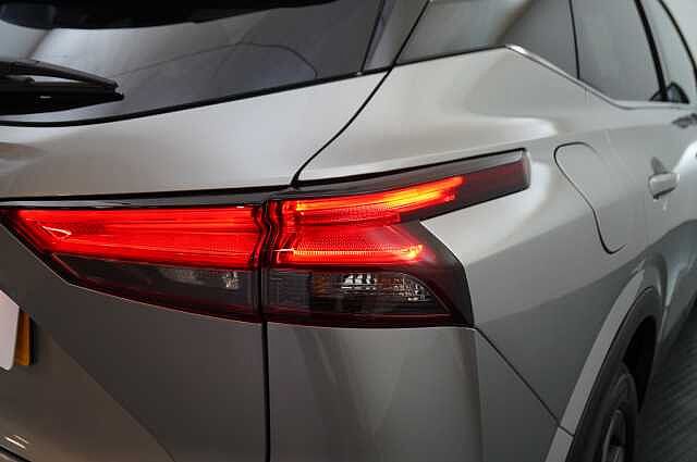 Nissan Qashqai 1.3 DIG-T MH 158 N-Connecta X-Tronic Auto with Glass Roof Pack Upgrade