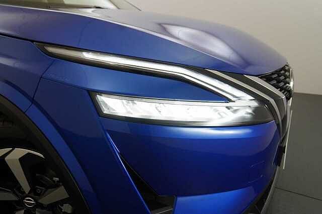 Nissan Qashqai 1.3 DIG-T MH 140 Premiere Edition with Glass Roof + Drive Assist Technology