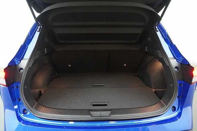 Nissan Qashqai 1.3 DIG-T MH 140 Premiere Edition with Glass Roof + Drive Assist Technology