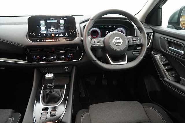 Nissan Qashqai 1.3 DIG-T MH 140 Premiere Edition with Glass Roof + Drive Assist Technology