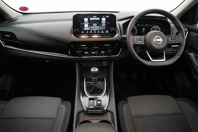 Nissan Qashqai 1.3 DIG-T MH 140 Premiere Edition with Glass Roof + Drive Assist Technology