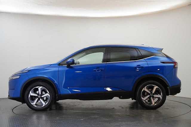 Nissan Qashqai 1.3 DIG-T MH 140 Premiere Edition with Glass Roof + Drive Assist Technology