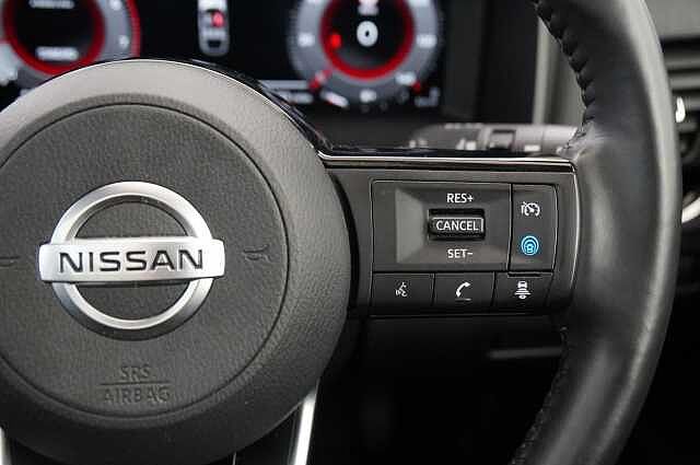 Nissan Qashqai 1.3 DIG-T MH 140 Premiere Edition with Glass Roof + Drive Assist Technology