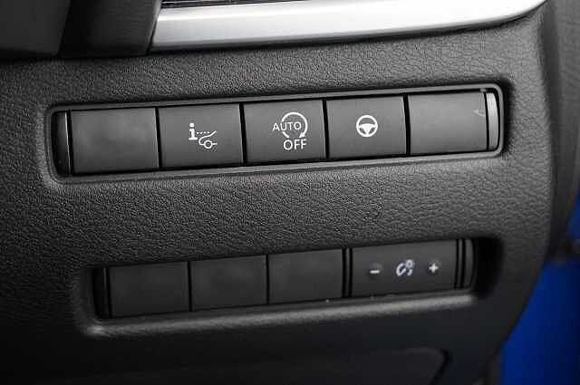 Nissan Qashqai 1.3 DIG-T MH 140 Premiere Edition with Glass Roof + Drive Assist Technology