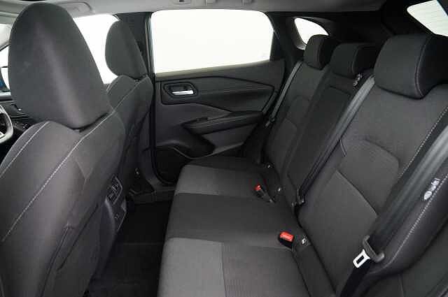 Nissan Qashqai 1.3 DIG-T MH 140 Premiere Edition with Glass Roof + Drive Assist Technology