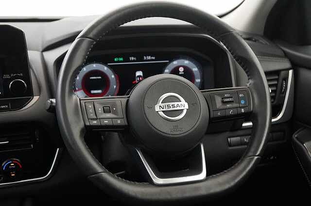 Nissan Qashqai 1.3 DIG-T MH 140 Premiere Edition with Glass Roof + Drive Assist Technology