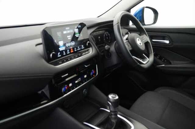 Nissan Qashqai 1.3 DIG-T MH 140 Premiere Edition with Glass Roof + Drive Assist Technology