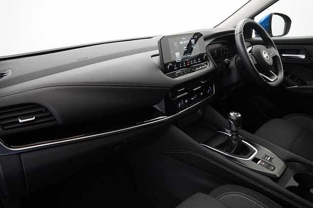 Nissan Qashqai 1.3 DIG-T MH 140 Premiere Edition with Glass Roof + Drive Assist Technology