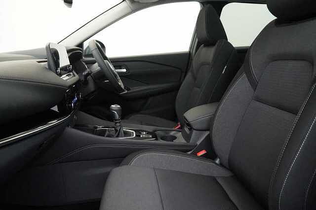 Nissan Qashqai 1.3 DIG-T MH 140 Premiere Edition with Glass Roof + Drive Assist Technology