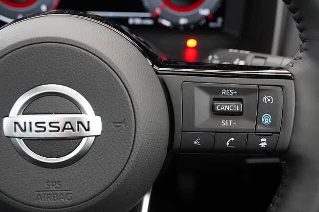 Nissan Qashqai 1.3 DIG-T MH 140 Premiere Edition with Glass Roof + Drive Assist Technology