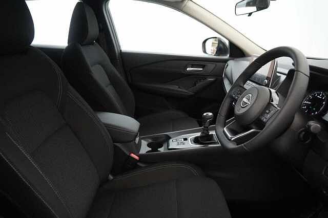 Nissan Qashqai 1.3 DIG-T MH 140 Acenta Premium with Rear View Camera and Intelligent Key