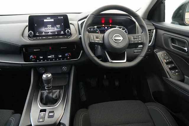 Nissan Qashqai 1.3 DIG-T MH 140 Acenta Premium with Rear View Camera and Intelligent Key