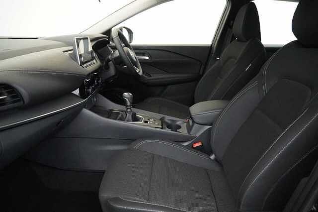 Nissan Qashqai 1.3 DIG-T MH 140 Acenta Premium with Rear View Camera and Intelligent Key