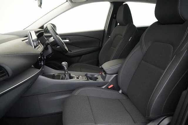 Nissan Qashqai 1.3 DIG-T MH 140 Acenta Premium with Rear View Camera and Intelligent Key