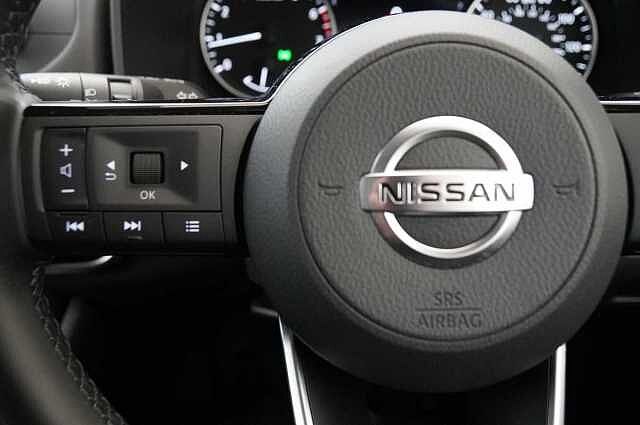 Nissan Qashqai 1.3 DIG-T MH 140 Acenta Premium with Rear View Camera and Intelligent Key