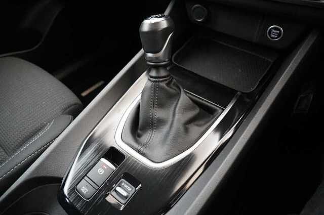 Nissan Qashqai 1.3 DIG-T MH 140 Acenta Premium with Rear View Camera and Intelligent Key