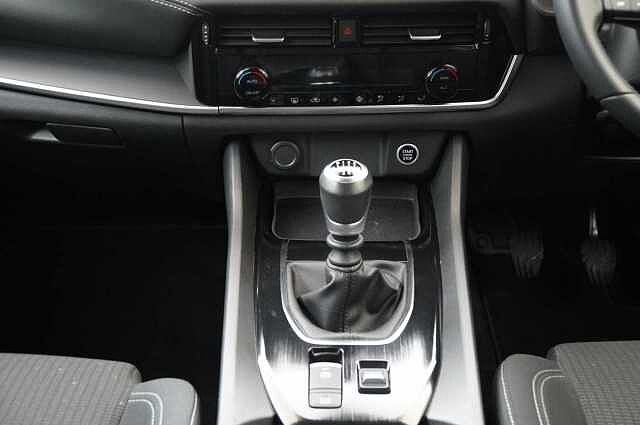 Nissan Qashqai 1.3 DIG-T MH 140 Acenta Premium with Rear View Camera and Intelligent Key