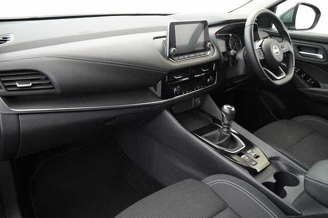 Nissan Qashqai 1.3 DIG-T MH 140 Acenta Premium with Rear View Camera and Intelligent Key