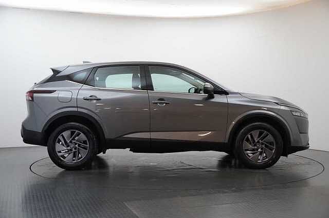Nissan Qashqai 1.3 DIG-T MH 140 Acenta Premium with Rear View Camera and Intelligent Key