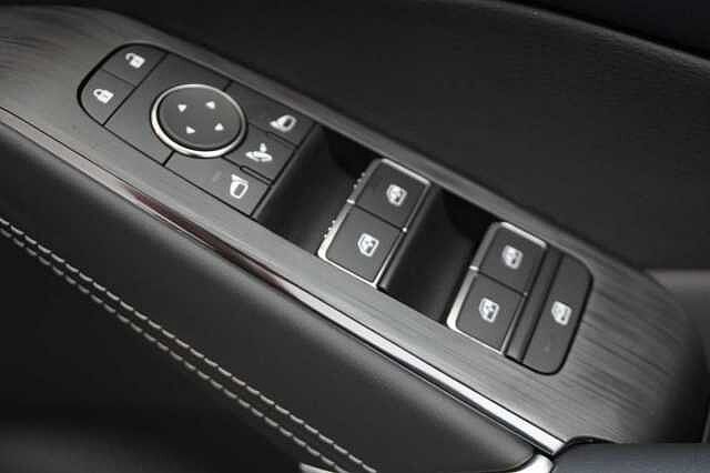 Nissan Qashqai 1.3 DIG-T  MH 140 Tekna with Glass Roof and Drive Assist Technology