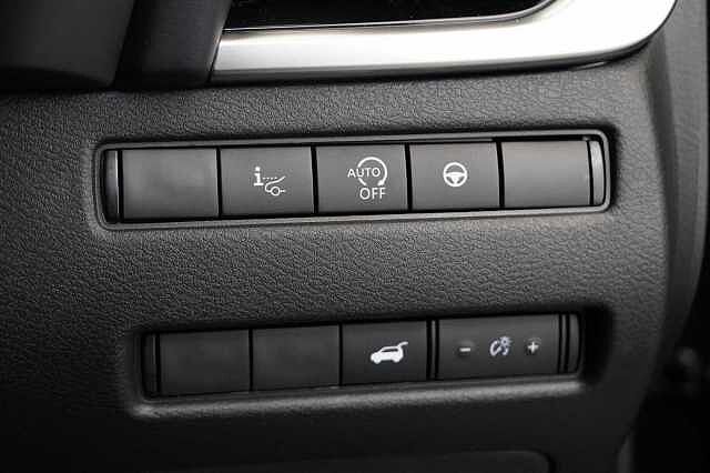 Nissan Qashqai 1.3 DIG-T  MH 140 Tekna with Glass Roof and Drive Assist Technology