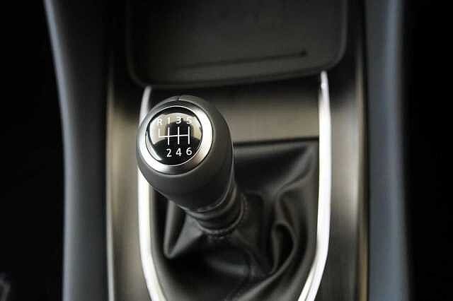 Nissan Qashqai 1.3 DIG-T  MH 140 Tekna with Glass Roof and Drive Assist Technology