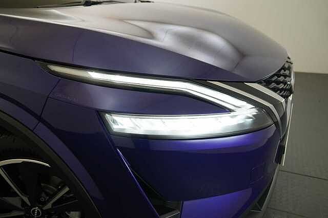 Nissan Qashqai 1.3 DIG-T  MH 140 Tekna with Glass Roof and Drive Assist Technology