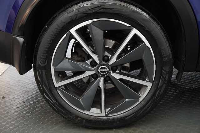 Nissan Qashqai 1.3 DIG-T  MH 140 Tekna with Glass Roof and Drive Assist Technology