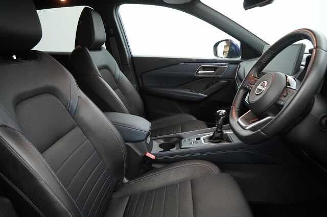 Nissan Qashqai 1.3 DIG-T  MH 140 Tekna with Glass Roof and Drive Assist Technology